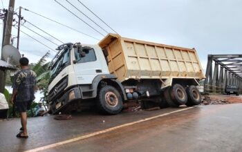 Jembatan Rawa Aopa Rusak Parah, Bahu Jalan Amblas dan Membahayakan Pengguna Jalan