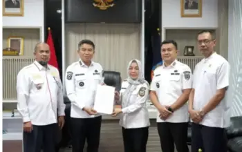 Bupati Konsel Tunjuk Narlian sebagai Plh Sekda, Pastikan Pemerintahan Tetap Berjalan