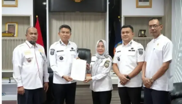 Bupati Konsel Tunjuk Narlian sebagai Plh Sekda, Pastikan Pemerintahan Tetap Berjalan