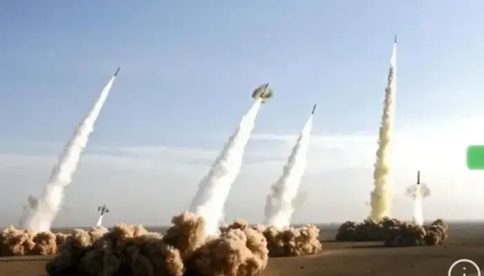 IRGC hantam kapal induk dan kapal perusak AS dengan rudal balistik